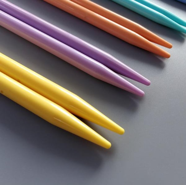 N018 - Set med 7 st. storlekar Strumpstickor i plast