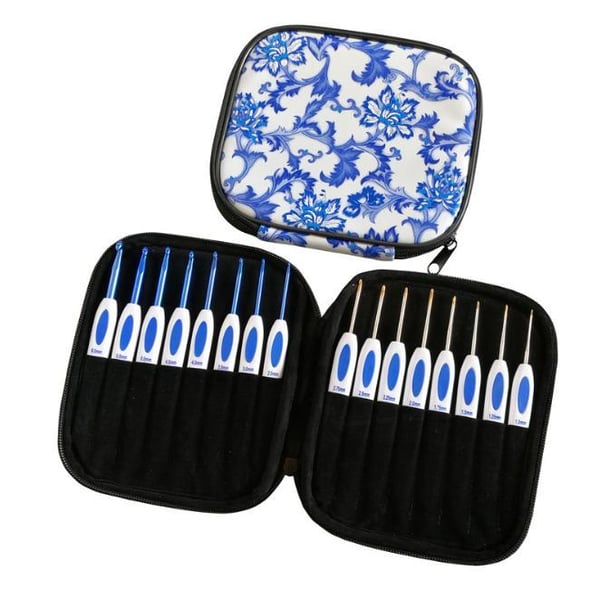 N034 - Set med 16 st. ergonomiska virknålar med snyggt fodral