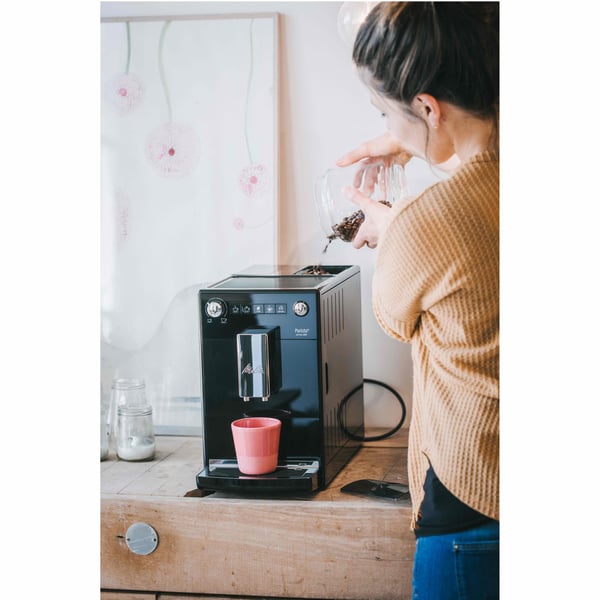 Automatisk kaffemaskin, slank design, stillekvern