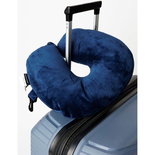 Reisesett med nakkepute og reiseflaskesett
