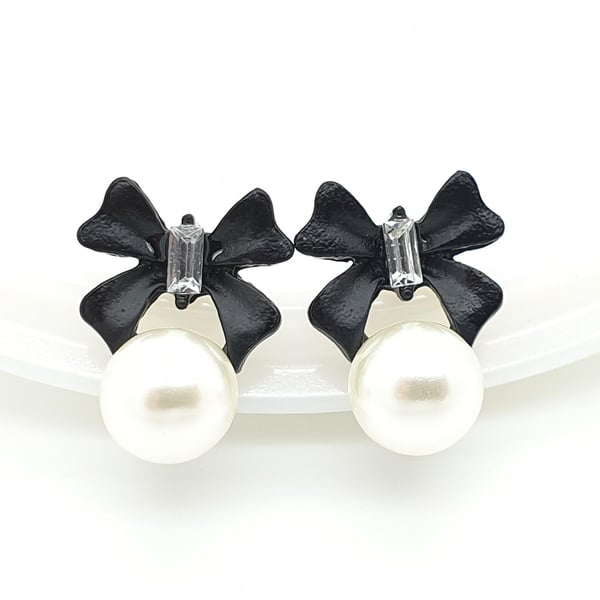 Bowknot örhänge med pärlemor stud