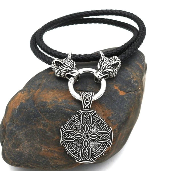 Irländska knutar varghuvud hänge läder kedja viking halsband