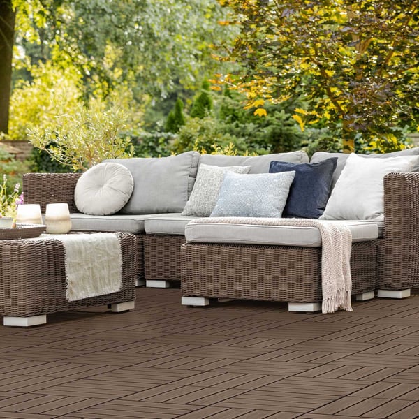 ECD Germany WPC terrassefliser 30x30 cm 22-delt besparelsessæt til 2m² mørkebrun i træ kig efter havebalkongulve med dræning, kliksystem terrassebord