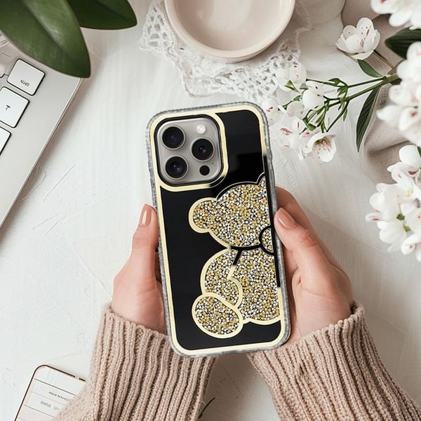 Mobilskal till iPhone 15 Teddy Bear - Guld