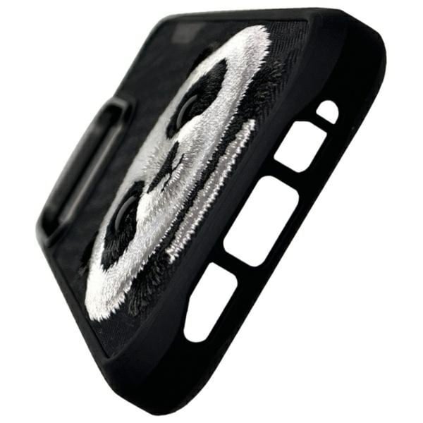 Nimmy Telefontaske til iPhone 16 Pro Max Big Eyed Pet 2.0 Panda - Sort