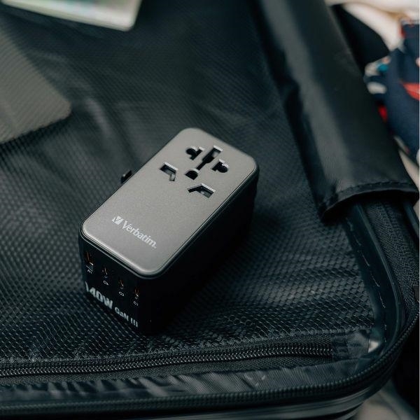 Verbatim Reseladdare GaN 140W PD 3xUSB-C USB-A EU/UK/US - Svart