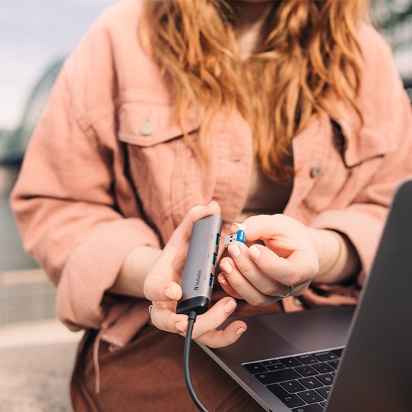 Verbatim USB-C til USB-A 4-Ports Hub-adapter 49147 - Sølv