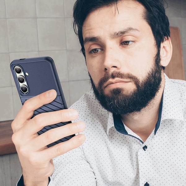 Mobilskal till Galaxy S24 FE Thunder Armored - Blå