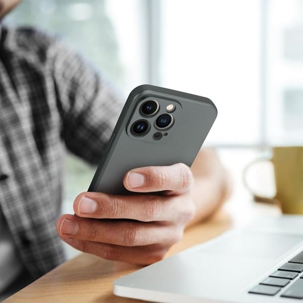 Mobilskal till iPhone 16e Metallic - Grå
