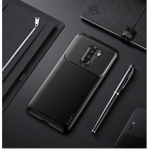 IPAKY Carbon Fiber Mobilskal till Xiaomi Pocophone F1 - Svart