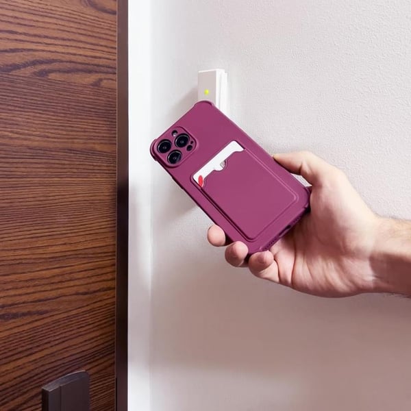 Armor iPhone 13 Pro Skal med Korthållare - Röd