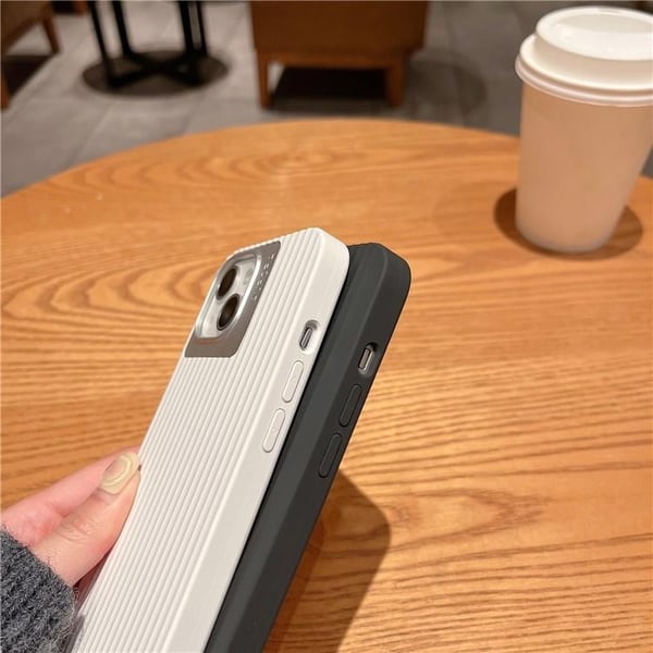 Mobilskal till iPhone 14 Aurora Stripes - Lila