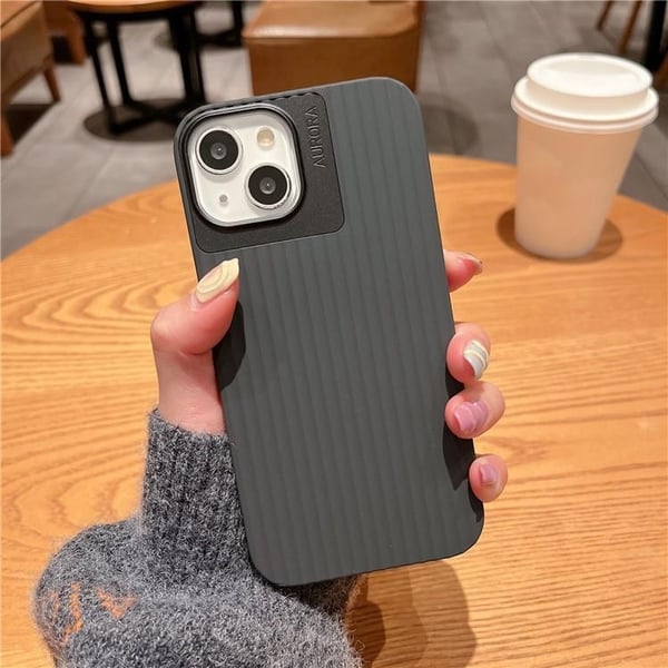 Mobilskal till iPhone 14 Aurora Stripes - Lila