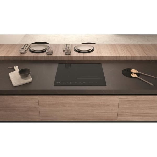 Induktionskogeplade - HOTPOINT - 3 zoner - HB2760BNE - L 59 x D 51 cm - 7200W i alt - Sort