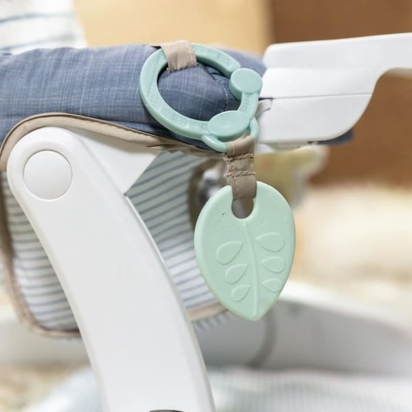 INGENUITY Casi Zebraen, Baby Learning Seat - Giver støtte til baby, 3 sædepositioner, aktivitetsbakke