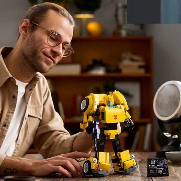 LEGO Icons 10338 Transformers Bumblebee - Robotfigur til voksne - Køretøj
