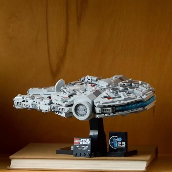 LEGO Star Wars 75375 Millennium Falcon, Byggesæt, Rumskib, Voksne