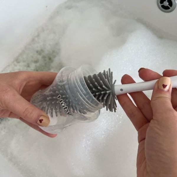 Puhdistusharja - NUBY - 2-in-1-pullolle ja tuttipullolle hygieenisellä pidikkeellä