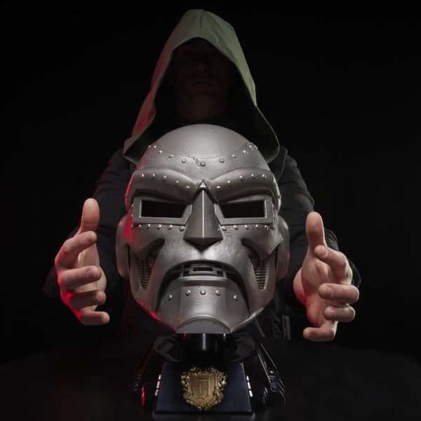 Doctor Doom Premium -kypärä Cosplay-asu aikuisille, Marvel Legends -sarja, ikä 14+