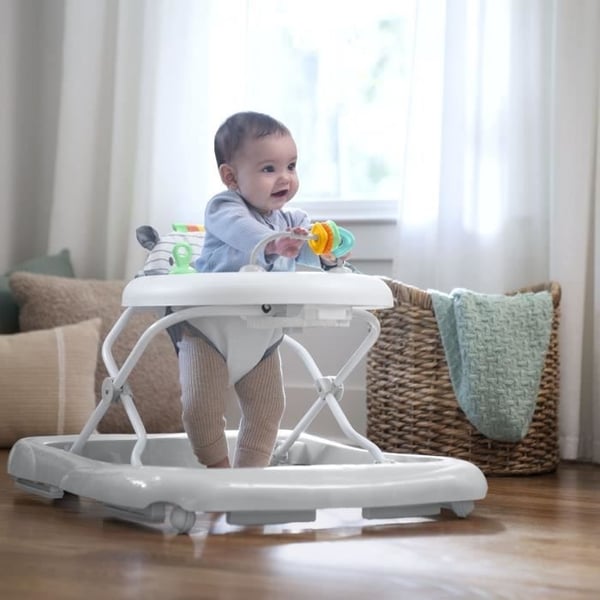 INGENUITY - Chambray - Sammenklappelig, evolutionær gåstol med aktiviteter Komfortabel og polstret ryglæn - 3 højder - 6M+