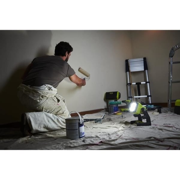 RYOBI - 18V ONE+ LED projektør - 3 intensiteter: 1800 / 800 / 400 lumen - 360° justerbart hoved - RLFD18-0