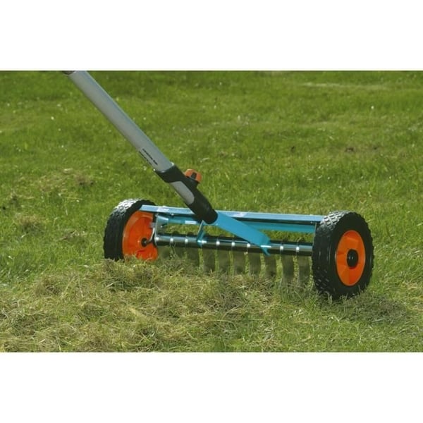 GARDENA 32 cm Combisystem vertikalskærer på hjul - Anti-tilstopningsblade i rustfrit stål - Anti-mos og smuldrende - 25 års garanti (3395-20)