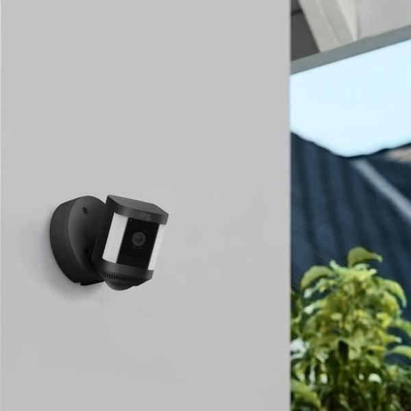 RING Spotlight Cam Plus overvågningskamera med strømforsyning - sort