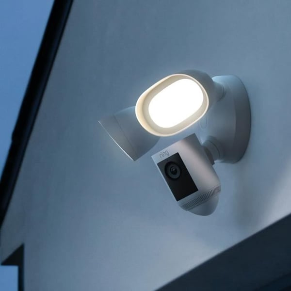 RING Spotlight Cam Pro nätdriven övervakningskamera - vit