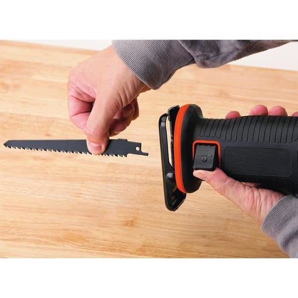BLACK+DECKER BDCR18N-XJ Akku-bajonetsav - 15 cm klinge - Skærer træ, metal og plastik - Kompakt og let