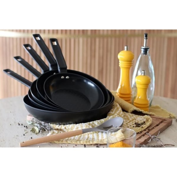 Stegepande - MENASTYL - 6020635 - Smedet aluminium - 20 cm - Sort - Velegnet til alle kogeplader inklusive induktion