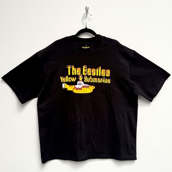 The Beatles Unisex Oversized Boxy T-Shirt: Logo & Sub (Black) (Large)