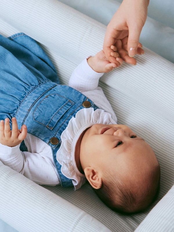 Nimeä se Baby Body White röyhelöllä, koko 74