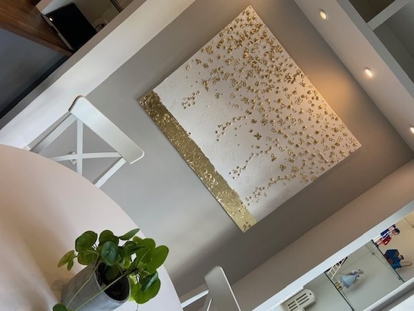 guld og struktur i smuk harmoni