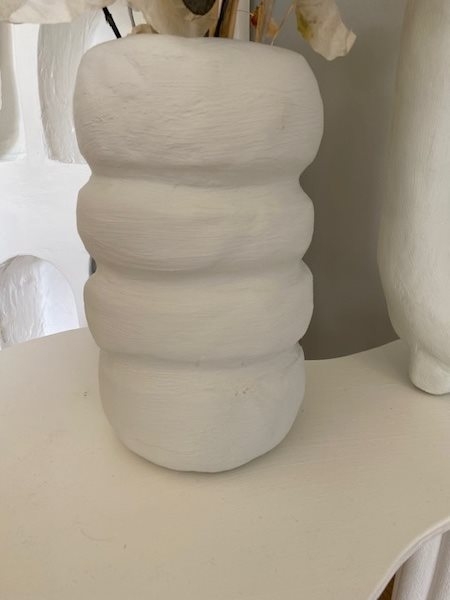 Skæv charme – unik vase i papir