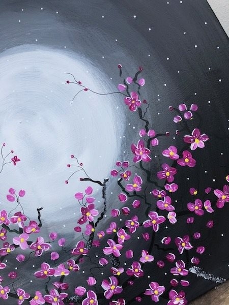 “Blomster ved Månen” – Et enkelt, poetisk kunstværk