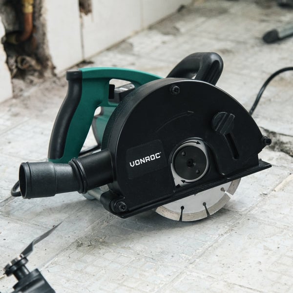 VONROC Rillefræser - Murrillefræser - 1700W – 150mm | Inkl. 4x Diamantskiver | Justerbar rillebredde & dybde | Soft start & støvudsugning | Inkl. Tilb