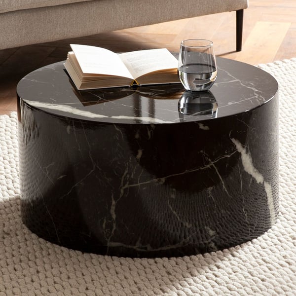 Rootz Elegant sofabord - Rundt bord - Marmorlook - Sort - Fjernbetjeningshylde - Alsidigt design - Ridsebeskyttelse - 60 cm x 60 cm x 30 cm