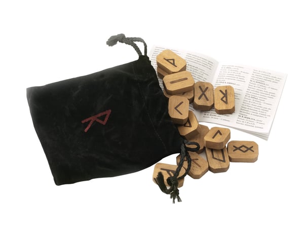 Wooden runes - ancient northern magic 9788883958472