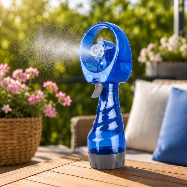 Håndvifte med forfriskende vannspray