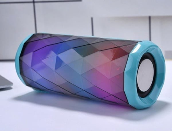 Bluetoothhøyttaler (5W) med kule LED-lyseffekter og dobbel bass
