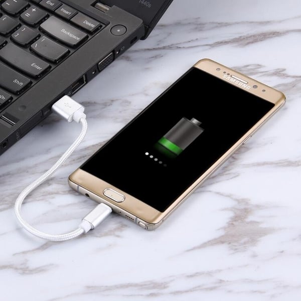 SiGN Lyhyt USB-C-kaapeli nylonkankaalla 5V, 3A, 20 cm - Hopea