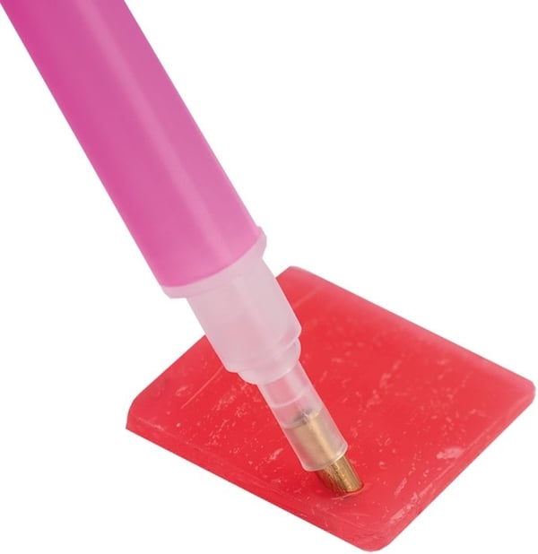 Timanttimaalaus avaimenperäkuppikakku