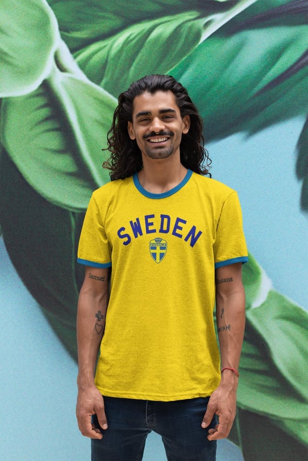 Sverige T-shirt in gul blå - Ibrahimovic 11 på ryggan Sweden retro fotbollströja