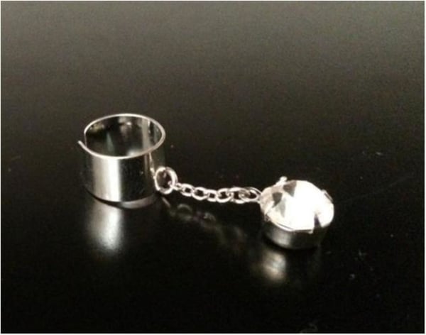Silver Earcuff Ear Cuff Örhänge med Kedja & Vit Rhinestone