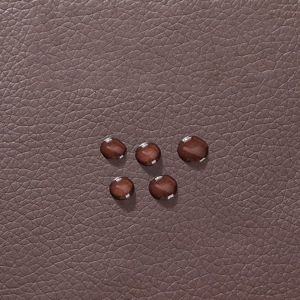 Selvklebende lappesaker i syntetisk lær 50x138 cm DarkBrown