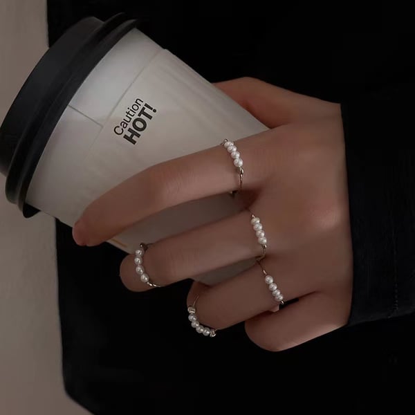 Säädettävä anti-stressirengas pyörivillä helmillä Silver S