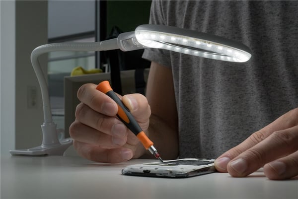 LED-forstørrelseslampe med stativ/klemme, 6 W