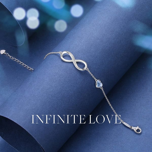 Infinity-rannekoru sydämellä Silver