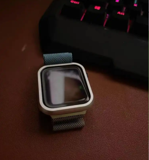 Älykellokotelo näytönsuojalla Gold Apple Watch 8 / Ultra 42 mm