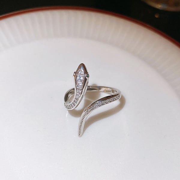 Silver ormformad ring Silver